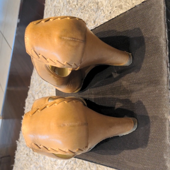 Heels - Picture 3 of 3